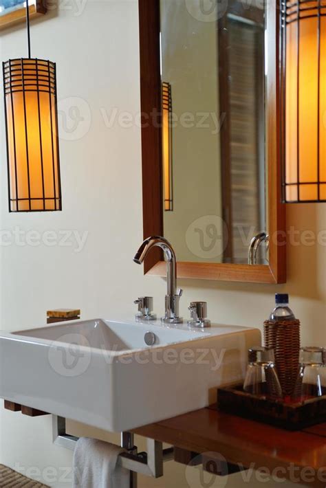 Luxury modern bathroom 10757066 Stock Photo at Vecteezy