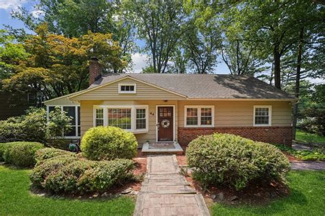 Warm Inviting Ranch Style Home In Morris Plains New Jersey United