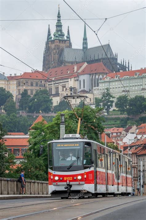 Desfile De Tranv As Por Praga Para Conmemorar El Aniversario