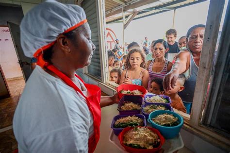 Mais De Milh Es De Pessoas Deixaram De Passar Fome No Pa S Diz Ibge