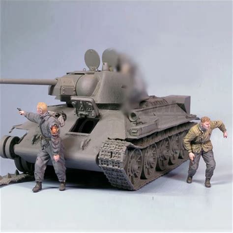 Resin figures 1:35 WW2 Escape from Soviet tank crew (2pcs/lot) 27G-in ...