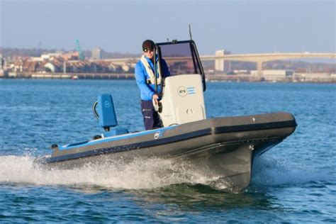 Rs Electric Boats Investit Pour R Pondre La Demande De Semi Rigide