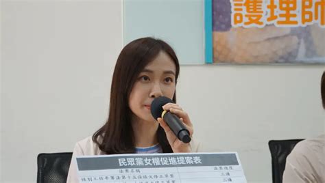 美女發言人楊寶楨哭辭黨職掀「內鬥說」！柯文哲：把她累垮更麻煩 政治快訊 要聞 Nownews今日新聞