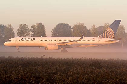 N41135 United Airlines Boeing 757 224 WL