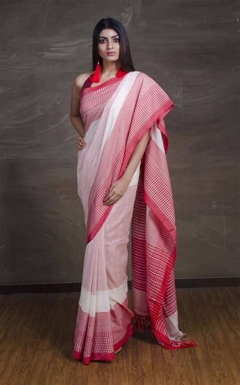 Khadi Soft Cotton Saree In White And Red In 2021 Saree Elegant Saree Indian Bridal Dress