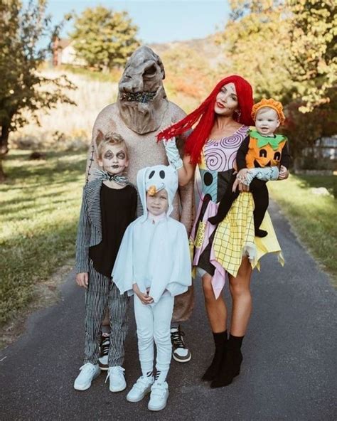 10 Adorable Disney Family Costumes for a Memorable Halloween