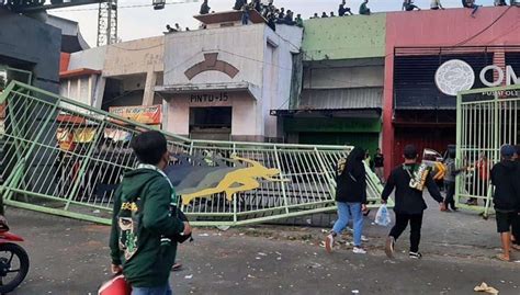 Persebaya Kalah Lagi Bonek Mengamuk Di Stadion Gelora Delta Sidoarjo