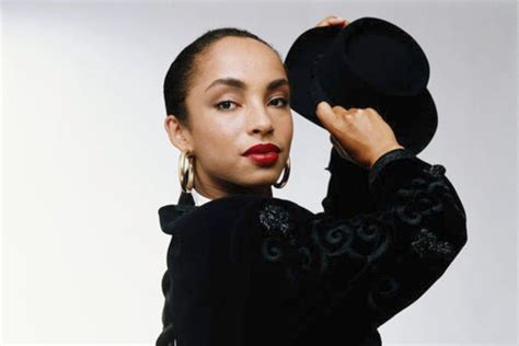 A Look At Sades Effortlessly Cool Style Sade Cool Style Sade Adu