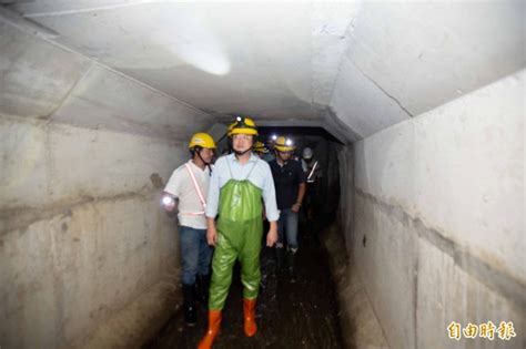 雨水下水道箱涵竣工 林右昌穿青蛙裝視察 生活 自由時報電子報