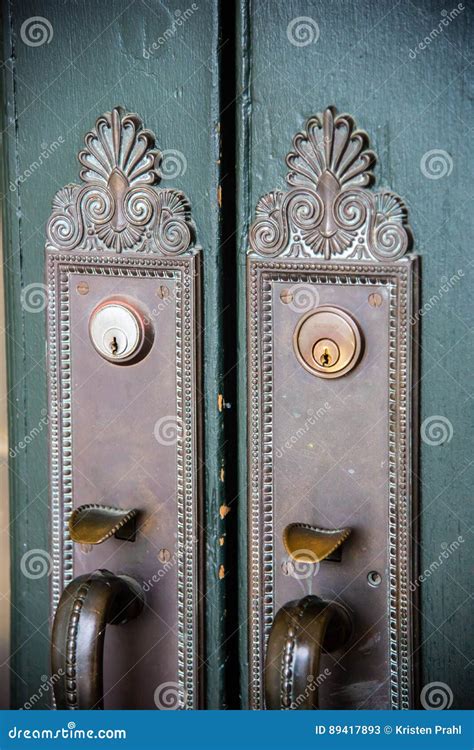 Poignées De Porte En Laiton Antiques Fleuries Image stock Image du