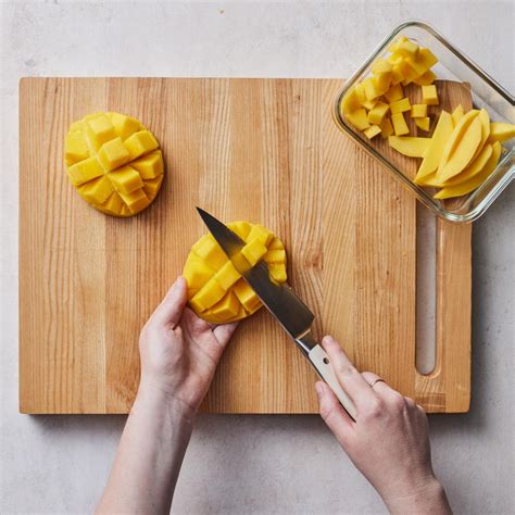 How To Cut A Mango