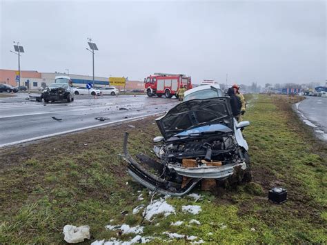 Wypadek Na Obwodnicy Ar Na Dk Zderzy Y Si Dwa Samochody Ary