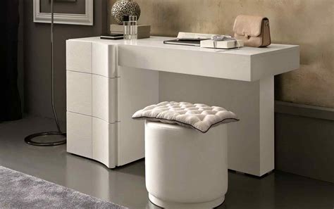 Как выбрать туалетный столик: советы по выбору идеального варианта