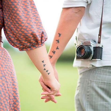 Tatouage couple hirondelles 15 idées de tatouages à faire à deux Elle