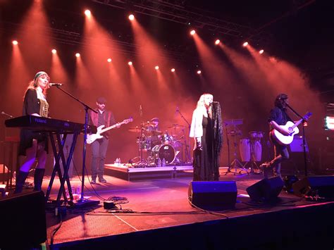 Fleetwood Mac cover band Rumors performing last night in Charlotte. : r/FleetwoodMac