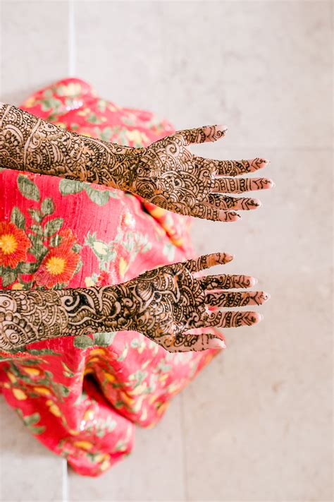 Elegant and Traditional Henna for Hindu Ceremony