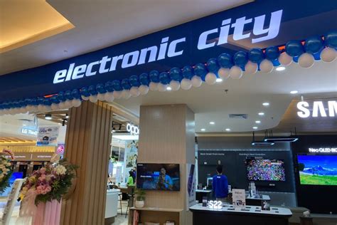 Foto Electronic City Gelar Pameran Bertema EC Light Up Moment