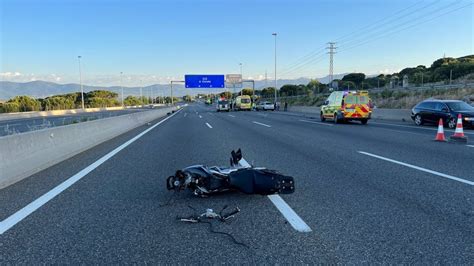 Herido Grave Un Motorista Tras Ser Arrollado Por Un Coche En Direcci N