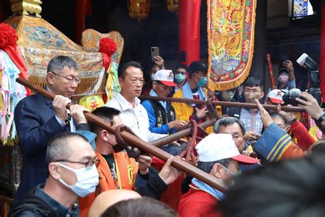 新港奉天宮開臺媽祖元宵遶境 鑽轎腳祈求平安