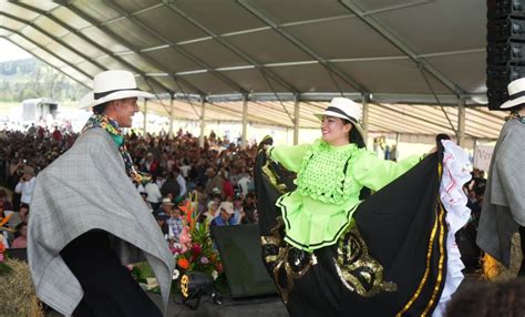 Gobierno celebró y reconoció la labor de campesinos en su día