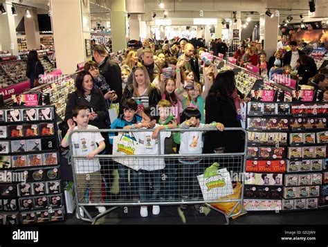 Moshi Monsters Fans Queue Inside Hmv On Oxford Street London To Get