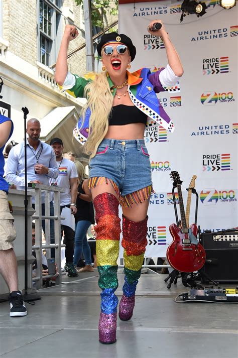 Diaporama Lady Gaga Fait Une Apparition Surprise à La Gay Pride De