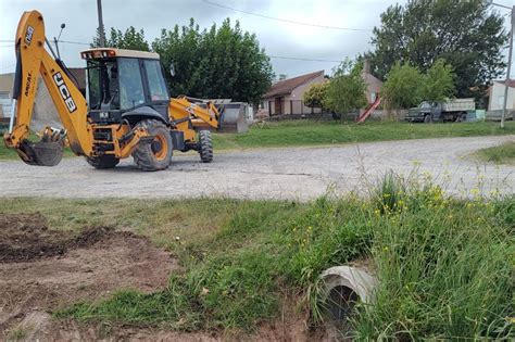 Tareas De Mejora Y Mantenimiento Vial En Sierras Bayas Municipalidad