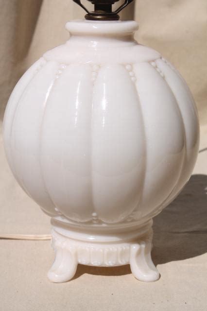 Old Ivory Colored Milk Glass Table Lamp Vintage Alacite Aladdin Lamp W