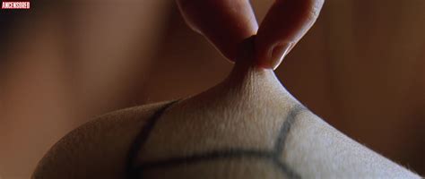 Naked Maribel Verdú in Huevos de oro