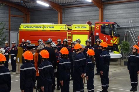 Bernay Remise de médailles et de galons chez les pompiers