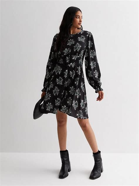 New Look Black Floral V Neck Mini Tea Dress Uk