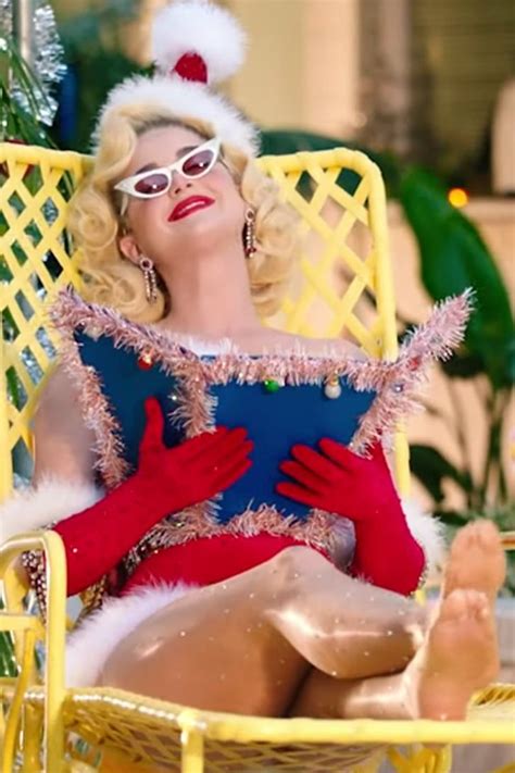 Katy Perry Gets A Massage From A Reindeer In Her Cozy Little Christmas Video Katy Perry