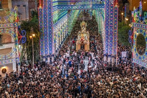 Carro Trionfale Per Festa Della Bruna Di Matera A Quattro Giovani