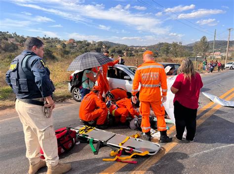 Grave Acidente Entre Caminhões Motocicleta E Carros Deixa Feridos Na