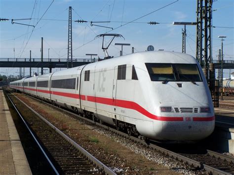 Ein ICE 1 im Bahnhof Ingolstadt Hbf Der Zug fuhr von München Hbf nach