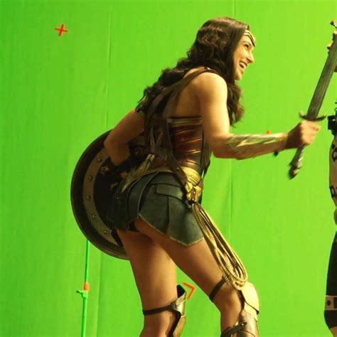 Gal Gadot Behind The Scenes of Justice League | Gal gadot, Gal gadot ...