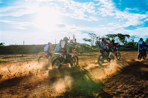 Puerto Maldonado Emocionante Competencia De Motocross En La Copa