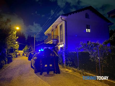 Omicidio Suicidio In Via San Grato A Castiglione Torinese Spara Alla