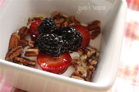 Greek Yogurt With Berries Tringart