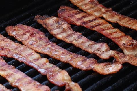 How To Cook Bacon On The Grill Easy Crispy