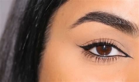 Simple Inner Corner Eyeliner Tutorial Upstyle