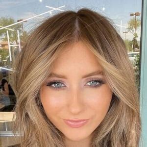 Elliana Walmsley - Age, Family, Bio | Famous Birthdays