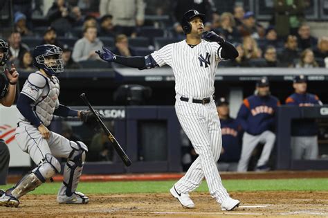 Watch Yankees Aaron Hicks Blasts Run Homer Off Foul Pole Facing