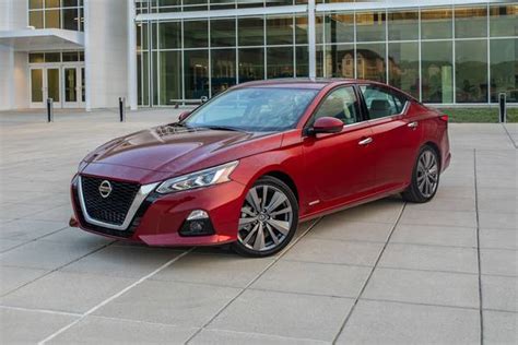 Used 2019 Nissan Altima 25 Sl Sedan Review And Ratings Edmunds