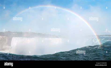 Arco Iris Sobre La Cascada De La Herradura Las Cataratas Del Ni Gara En