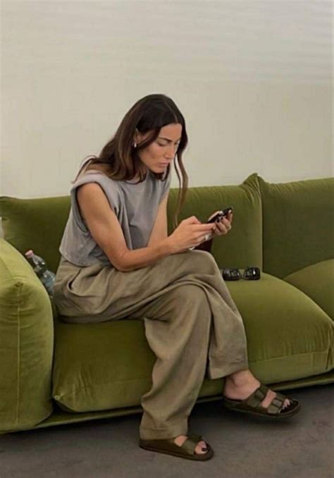 Effortless Chic Outfits Olive Clothing Androgynous Outfits Chic