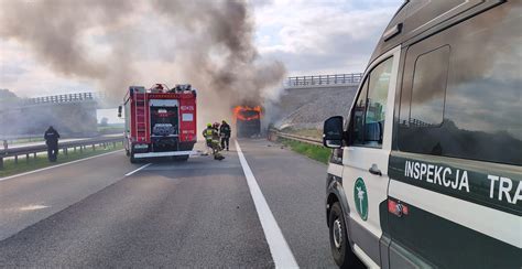 Pożar autokaru na autostradzie A4 Pojazdem podróżowały dzieci ZDJĘCIA