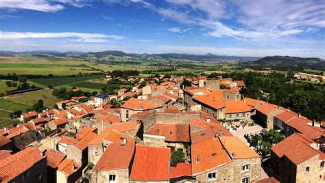 Guide du Routard ce somptueux village près de Clermont où il faut s