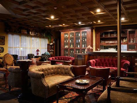 17 Best Speakeasy Style Bars Los Angeles Has And How To Get Into Them