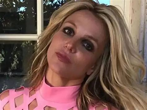 Britney Spears Aposta Em Lingerie Branca E Deixa Tatuagens Na Virilha